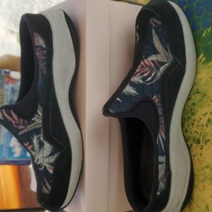 Easy spirit mules size 9.5